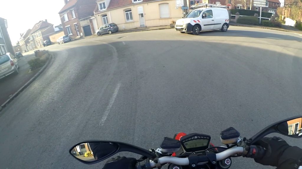 Voir et être vu à moto